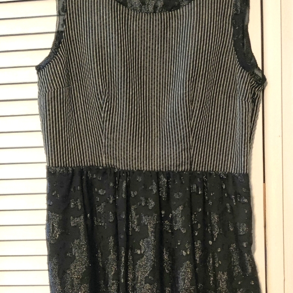 Clothing - Picture 14 of 16